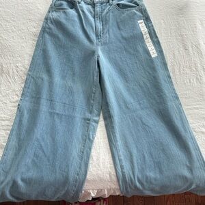 NWT Summer weight high rise wide leg jeans!